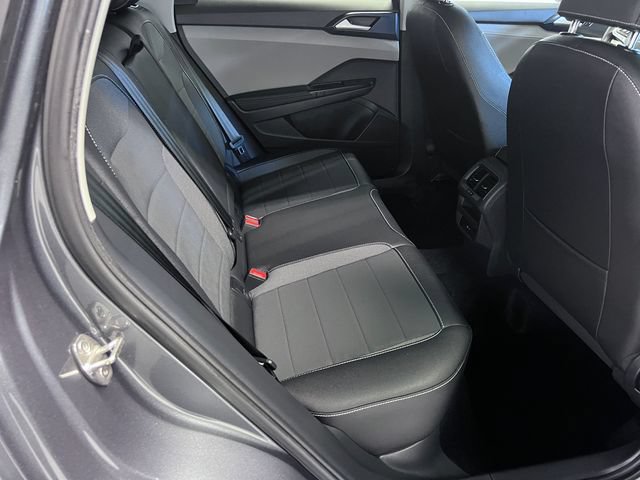 Certified 2024 Volkswagen Taos SE FWD image 12