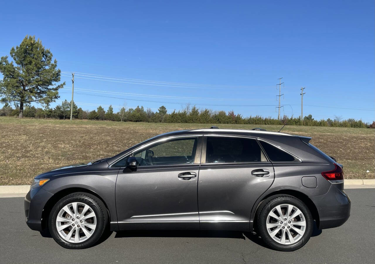 Used 2015 Toyota Venza LE image 2