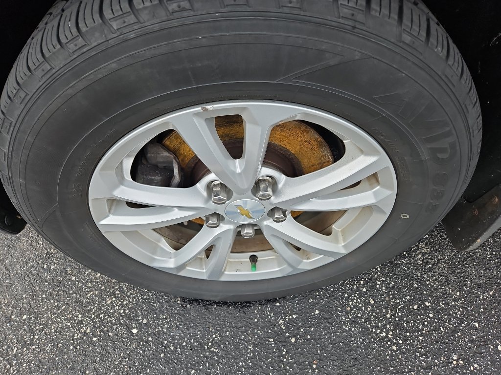 Used 2017 Chevrolet Equinox LT w/ Convenience Package image 4