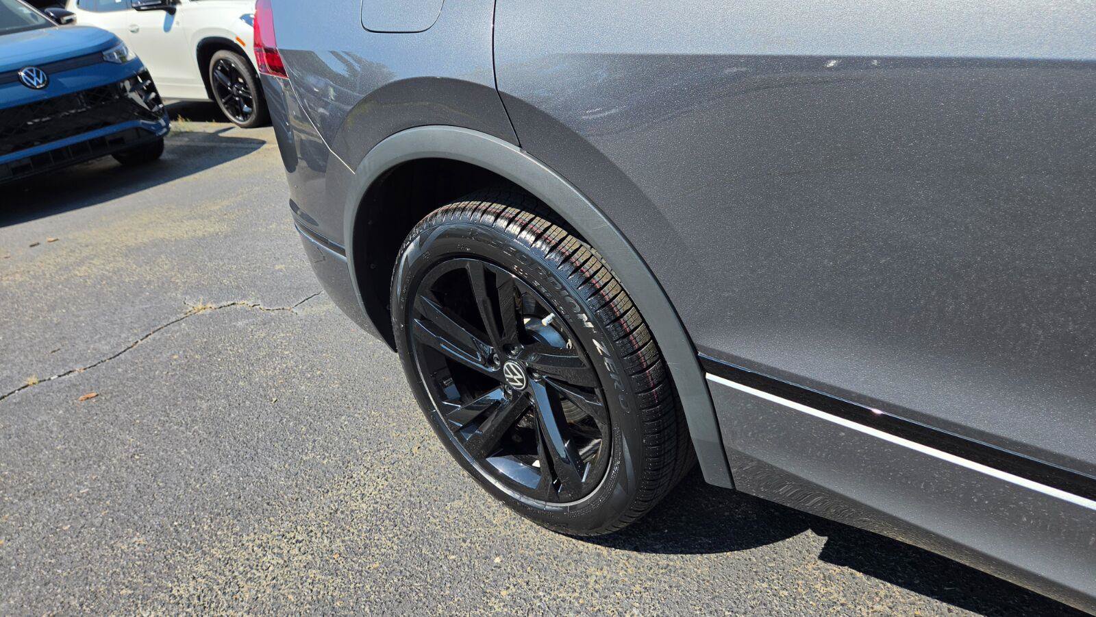 Certified 2024 Volkswagen Tiguan SE R-Line FWD image 16