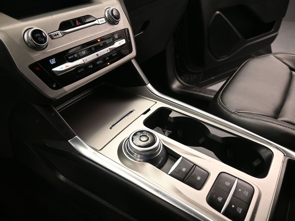 Certified 2020 Ford Explorer XLT w/ Equipment Group 202A image 17