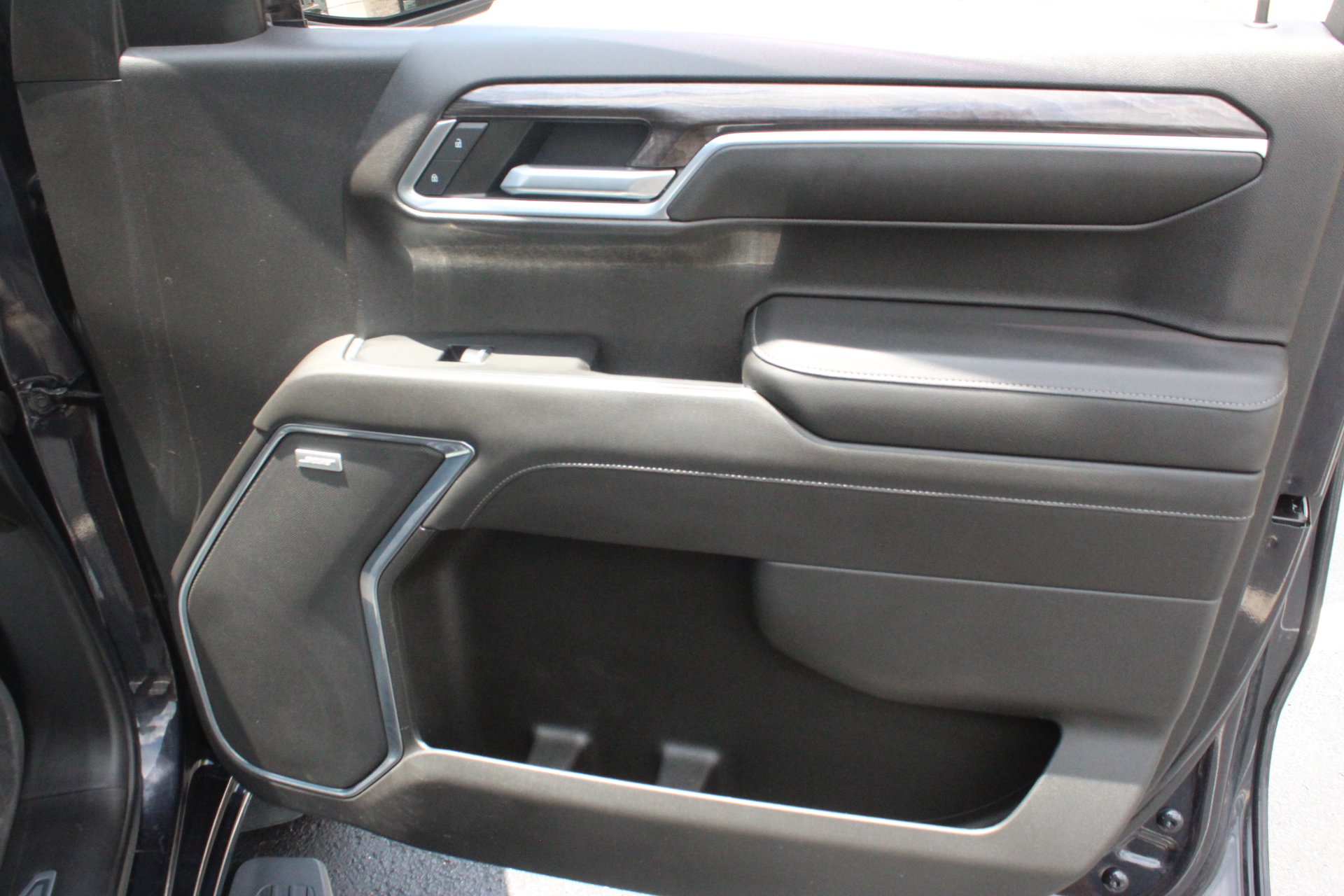 Used 2022 Chevrolet Silverado 1500 LTZ AWD/4WD image 34