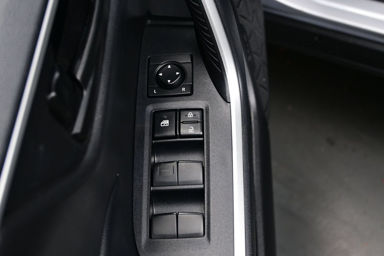 Used 2023 Toyota RAV4 LE AWD/4WD image 10