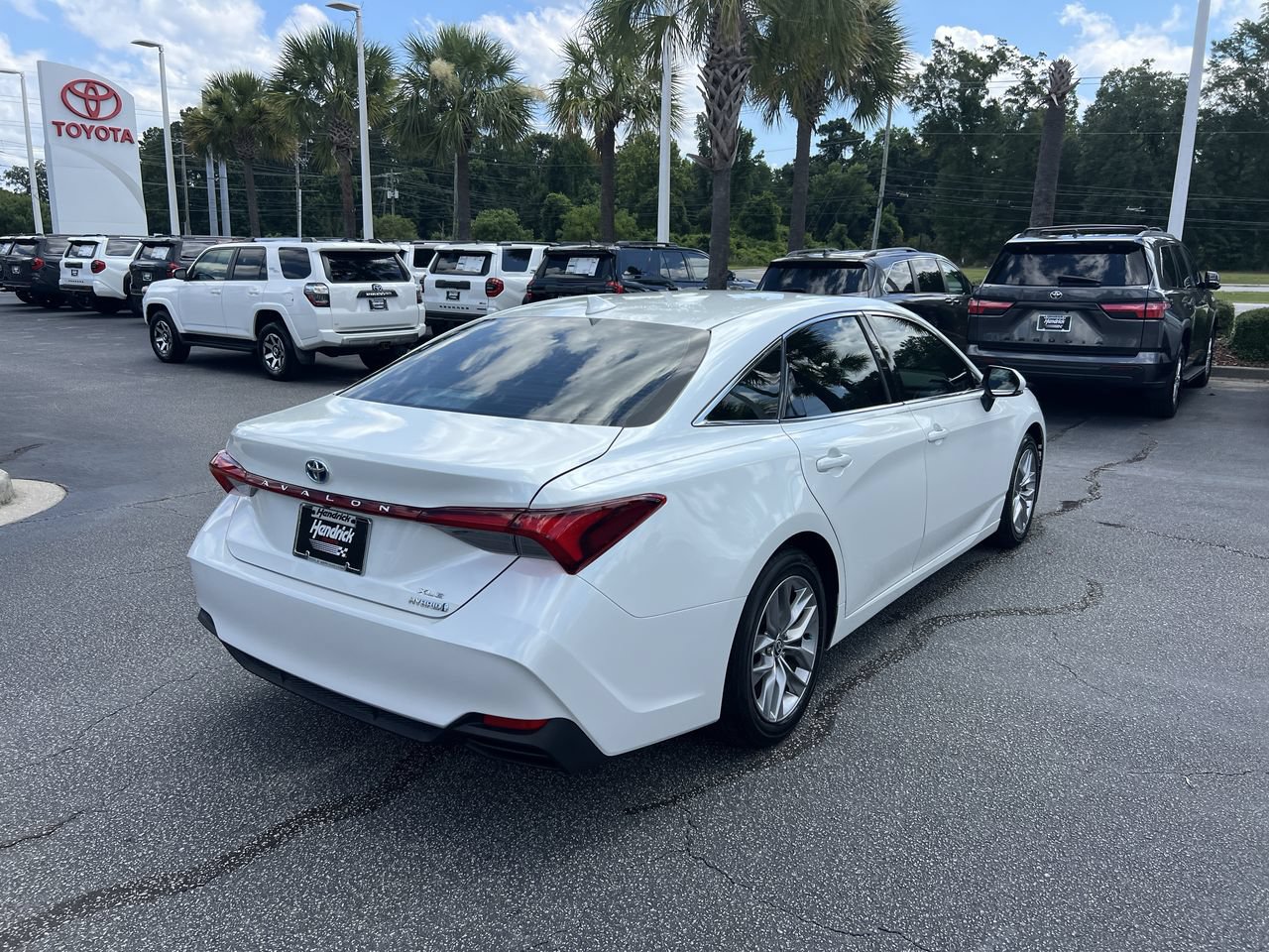 Used 2022 Toyota Avalon XLE w/ Moonroof Package FWD image 10