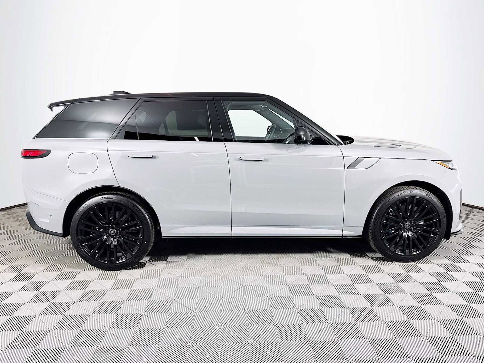 New 2025 Land Rover Range Rover Sport SV Edition Two image 3