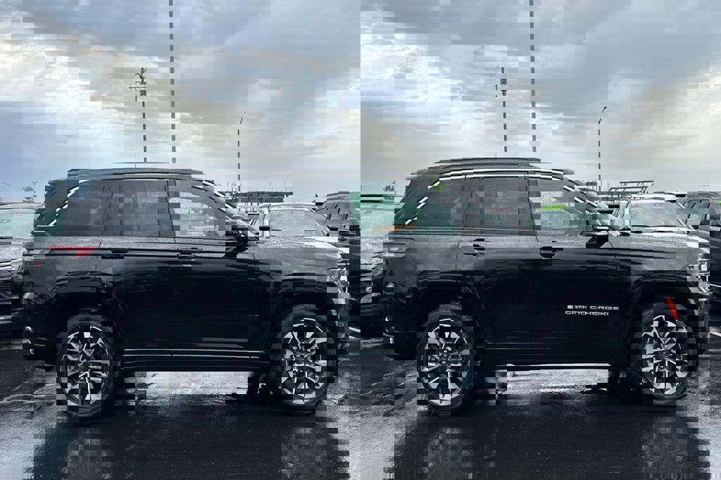 New 2025 Jeep Grand Cherokee Overland w/ Adv Protech Group III image 3