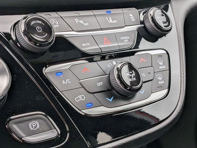 New 2027 Chrysler Pacifica Select FWD image 17