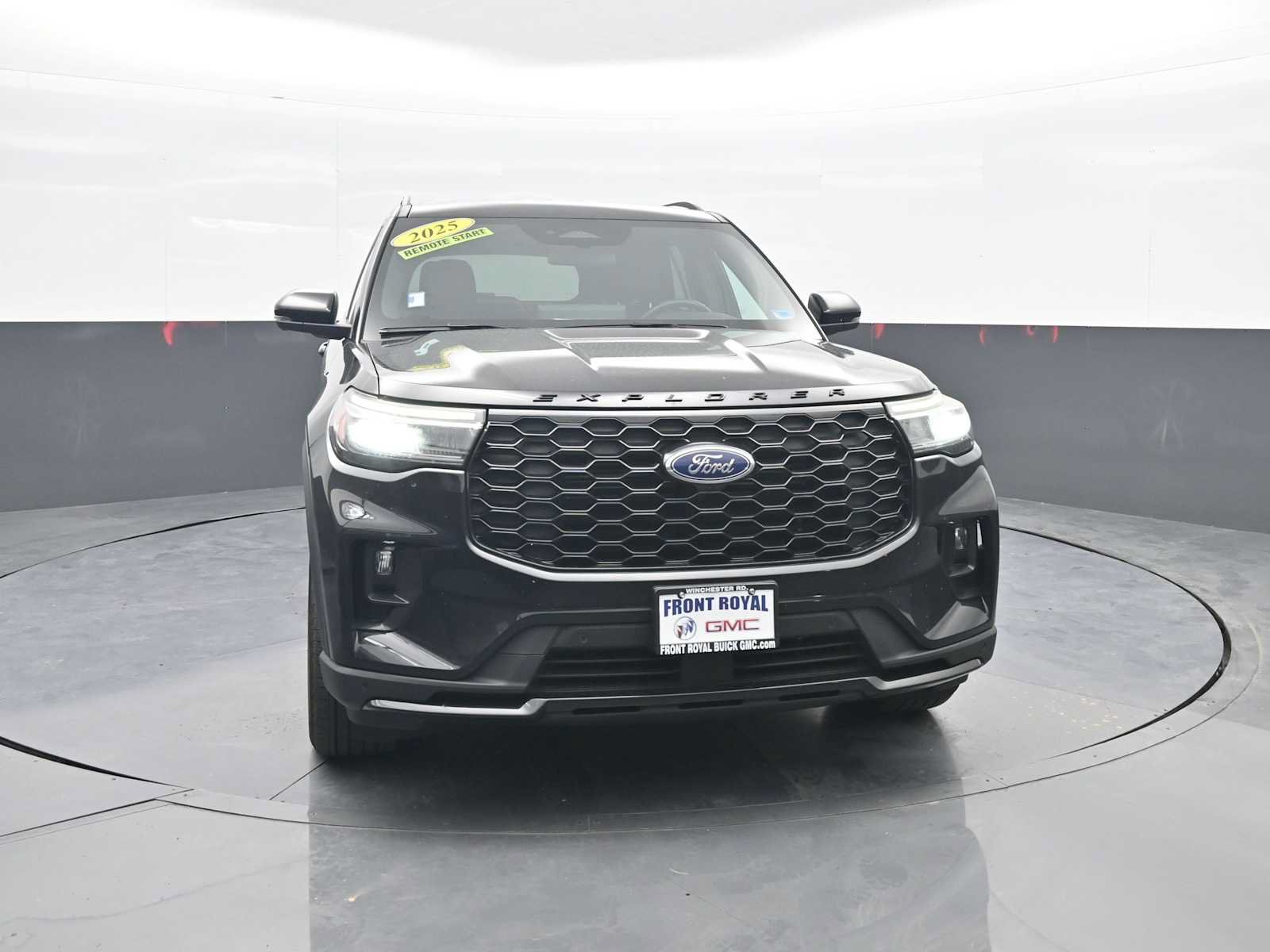 Used 2025 Ford Explorer ST-Line AWD/4WD image 2