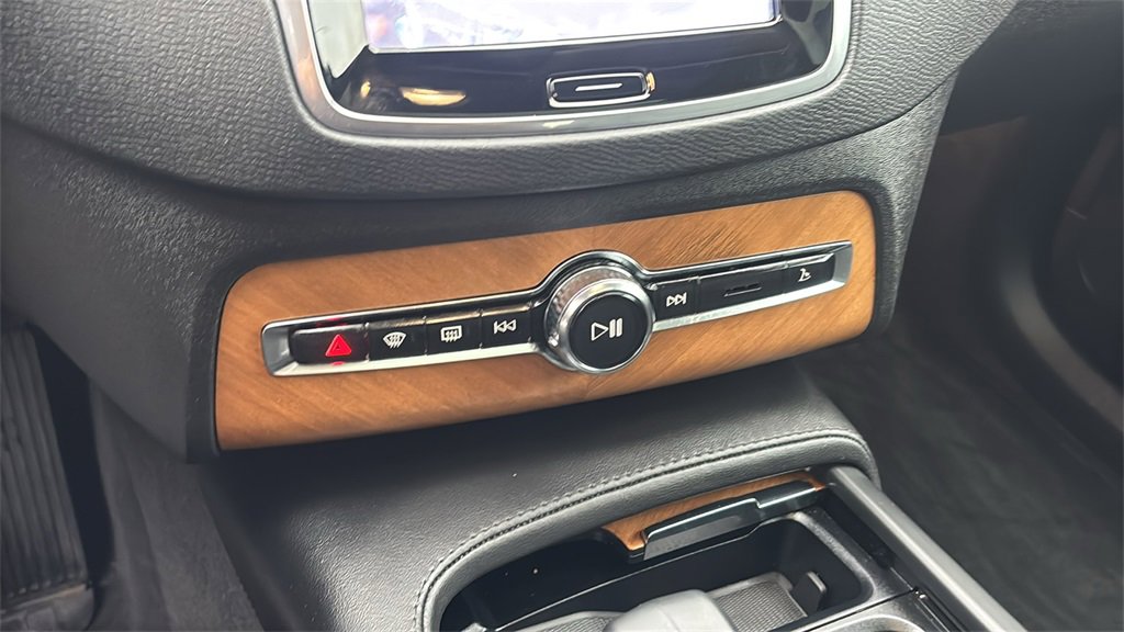 Certified 2023 Volvo XC90 B6 Core w/ Climate Package image 22