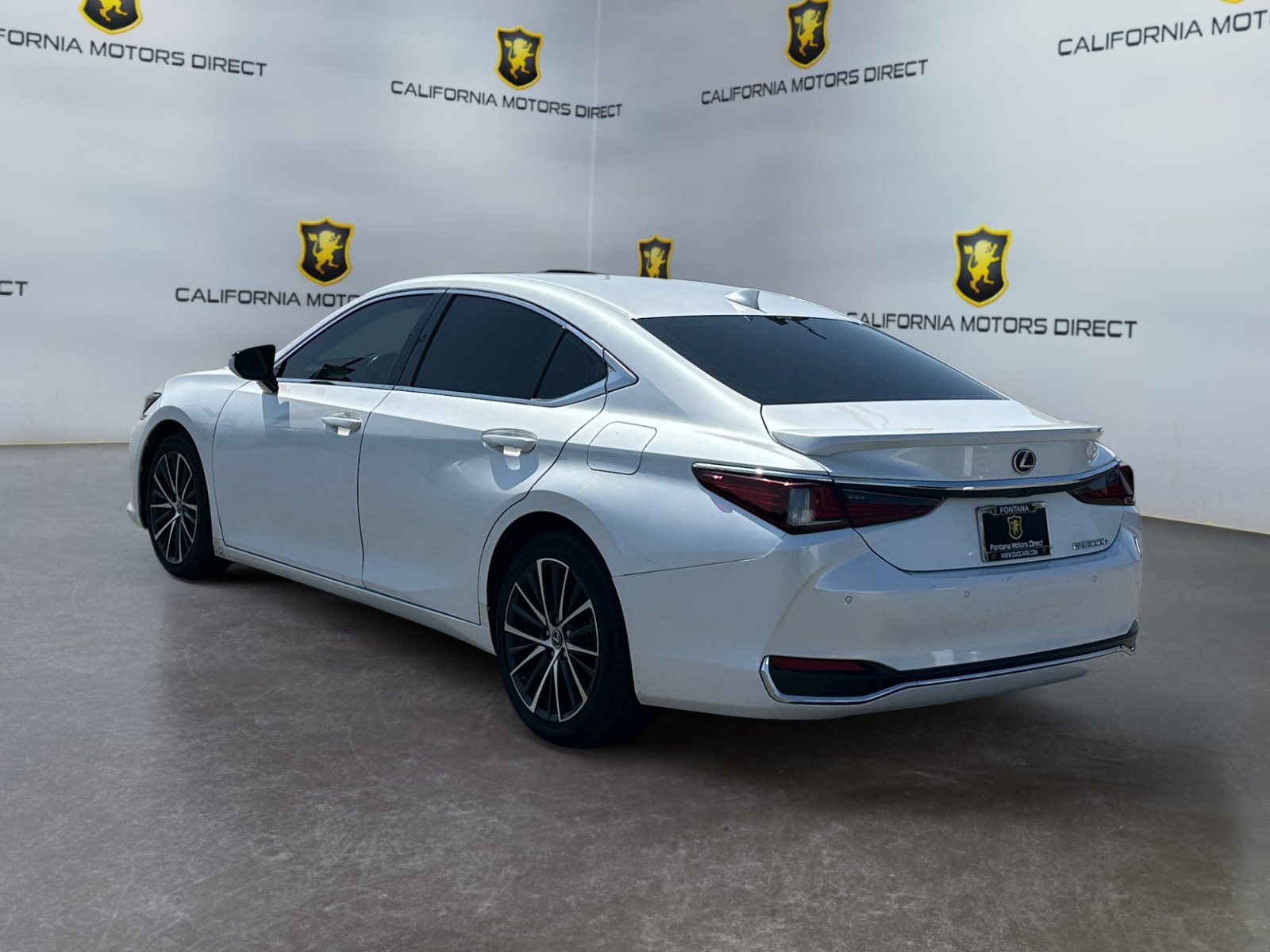 Used 2023 Lexus ES 300h w/ Premium Package FWD image 3