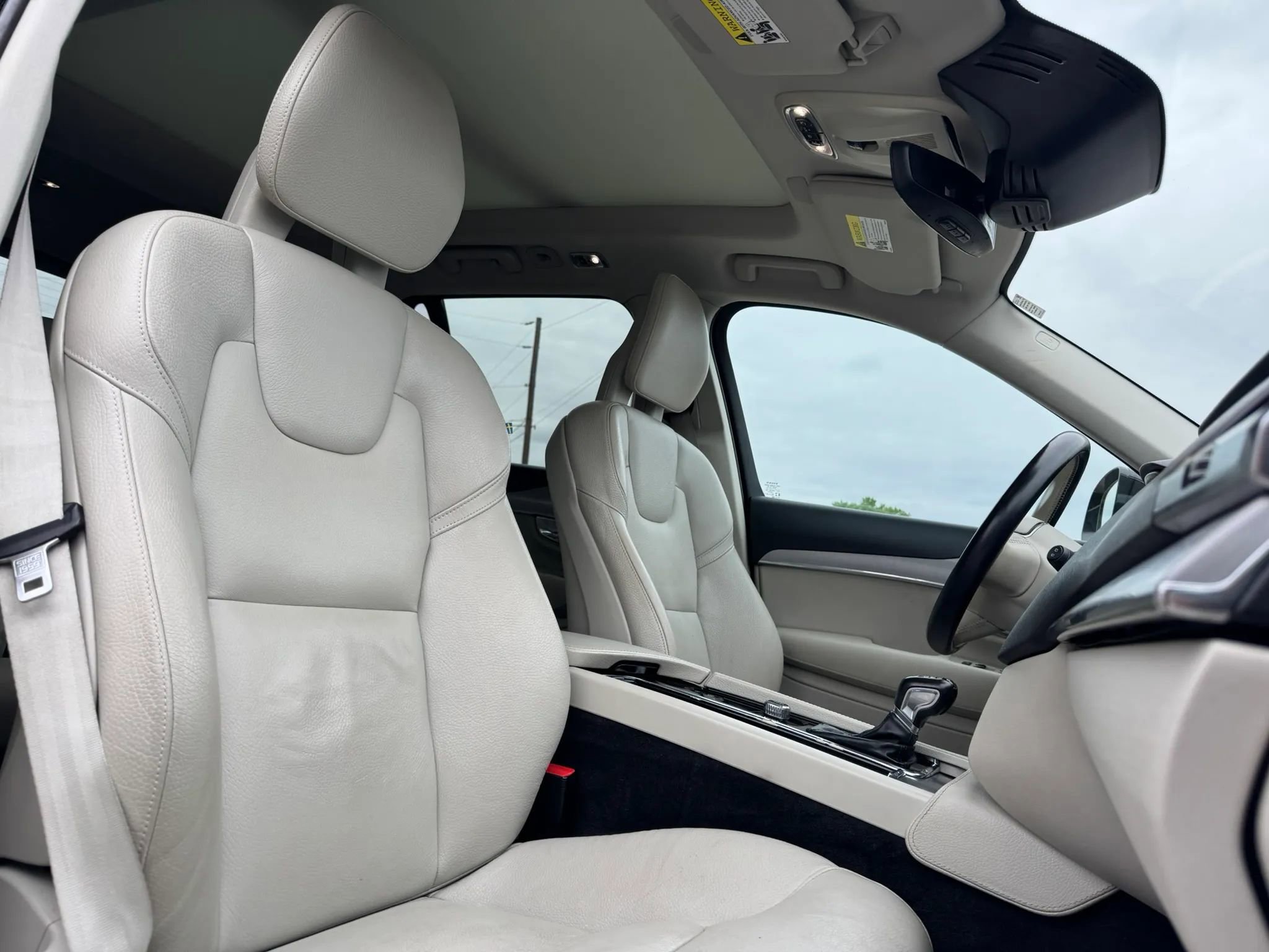 Used 2021 Volvo XC90 T5 Momentum w/ Climate Package FWD image 25