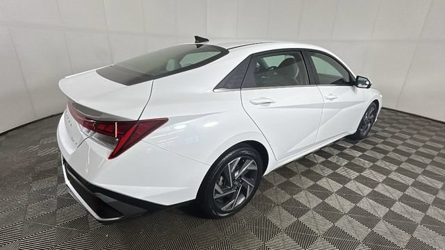 Used 2024 Hyundai Elantra Limited FWD image 2