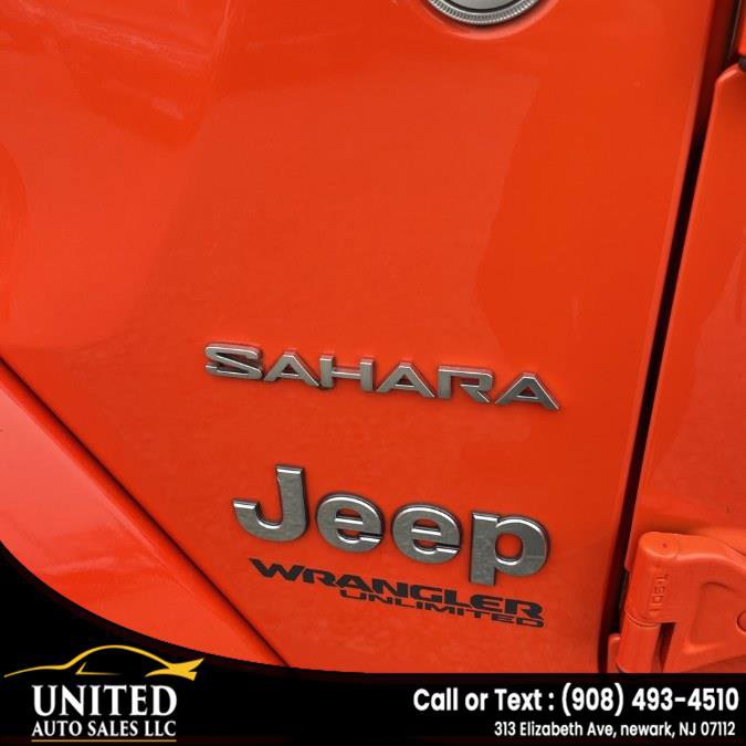 Used 2018 Jeep Wrangler Unlimited Sahara w/ Dual Top Group AWD/4WD image 9