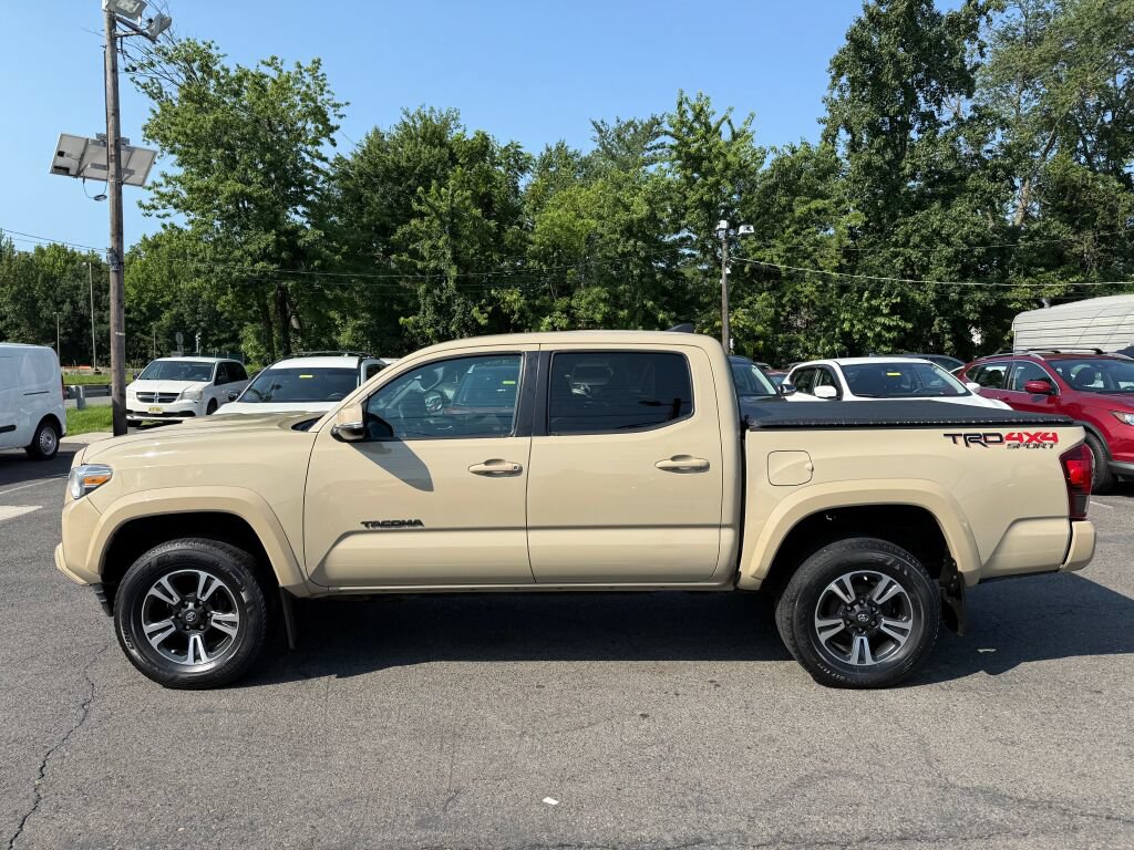 Used 2019 Toyota Tacoma TRD Sport w/ Technology Package AWD/4WD image 4