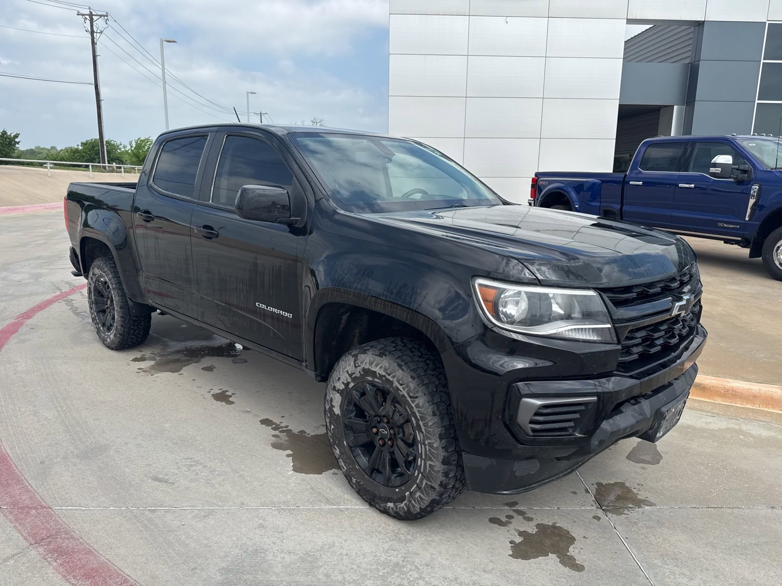Used 2022 Chevrolet Colorado LT RWD image 3