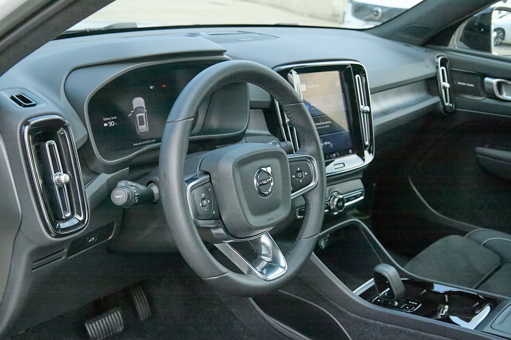 Certified 2023 Volvo XC40 Recharge Ultimate w/ Protection Package Premier image 13