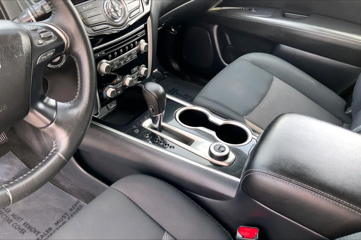 Used 2019 Nissan Pathfinder SV AWD/4WD image 16