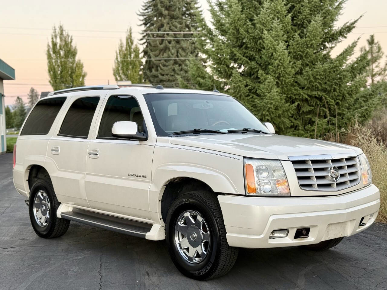 Used 2004 Cadillac Escalade AWD image 1