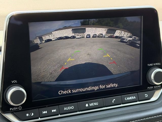 Used 2023 Nissan Rogue SV AWD/4WD image 2