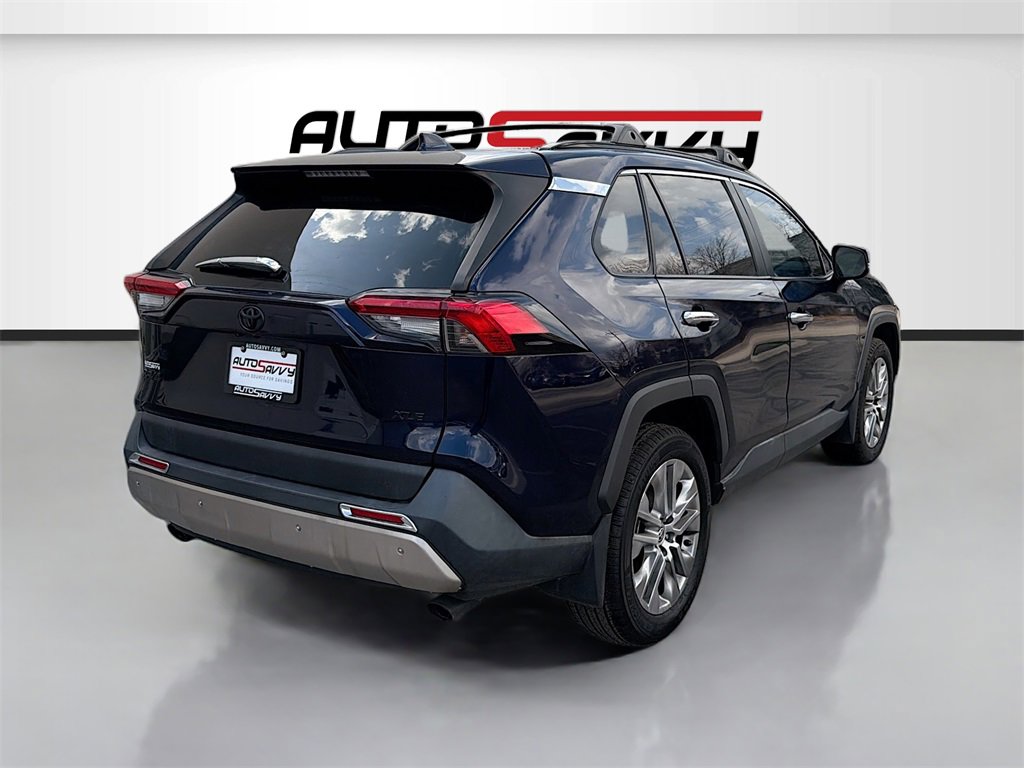 Used 2023 Toyota RAV4 XLE Premium image 7
