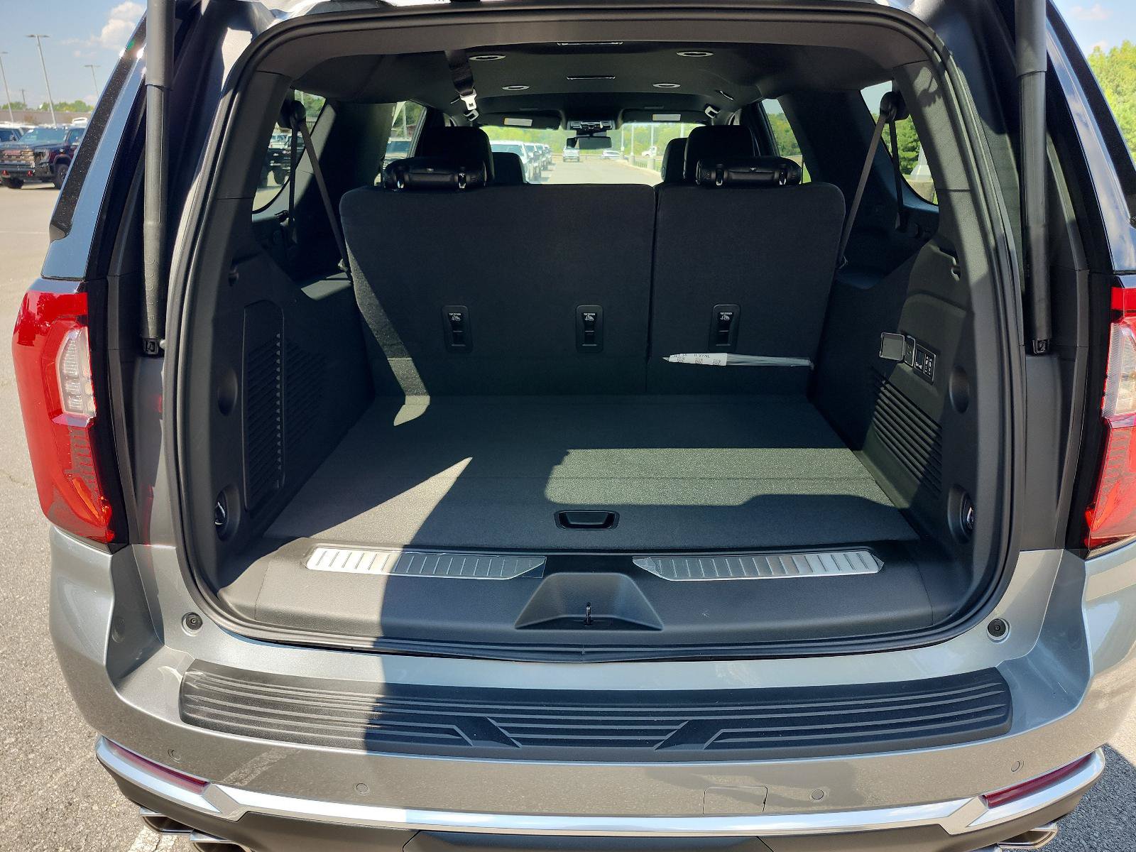 New 2026 GMC Yukon XL Denali AWD/4WD image 7