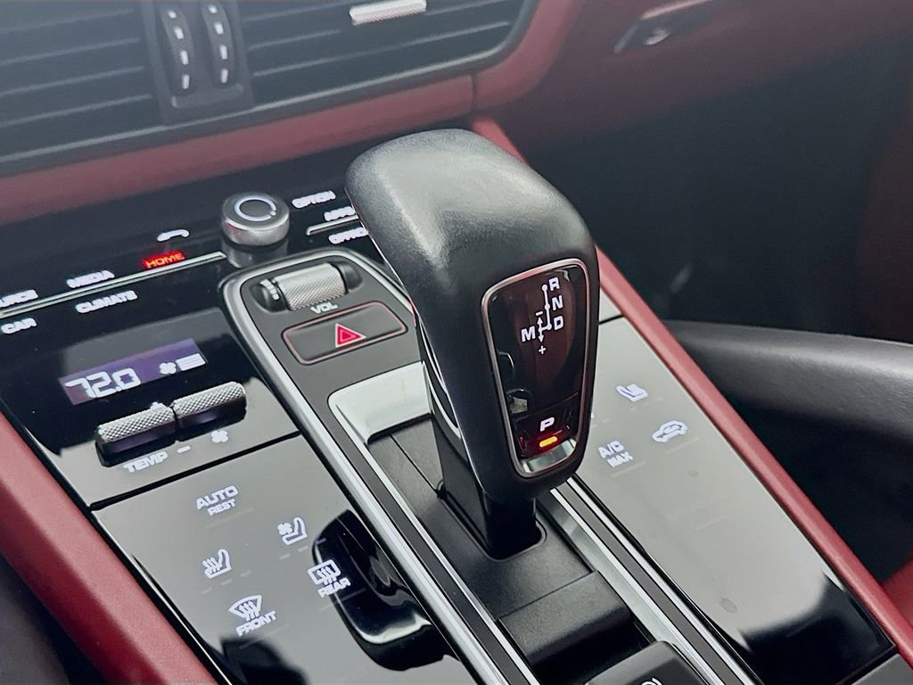 Certified 2023 Porsche Cayenne Platinum Edition image 18