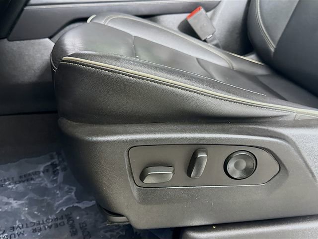 Used 2022 GMC Yukon XL SLT w/ SLT Premium Package image 23