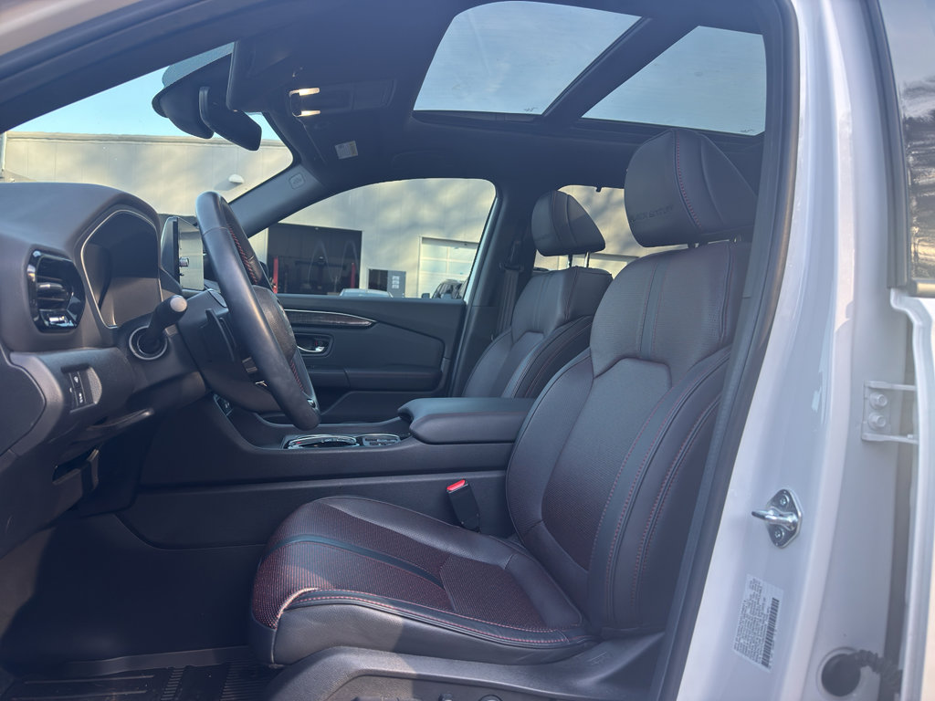 Used 2025 Honda Pilot Black Edition image 13