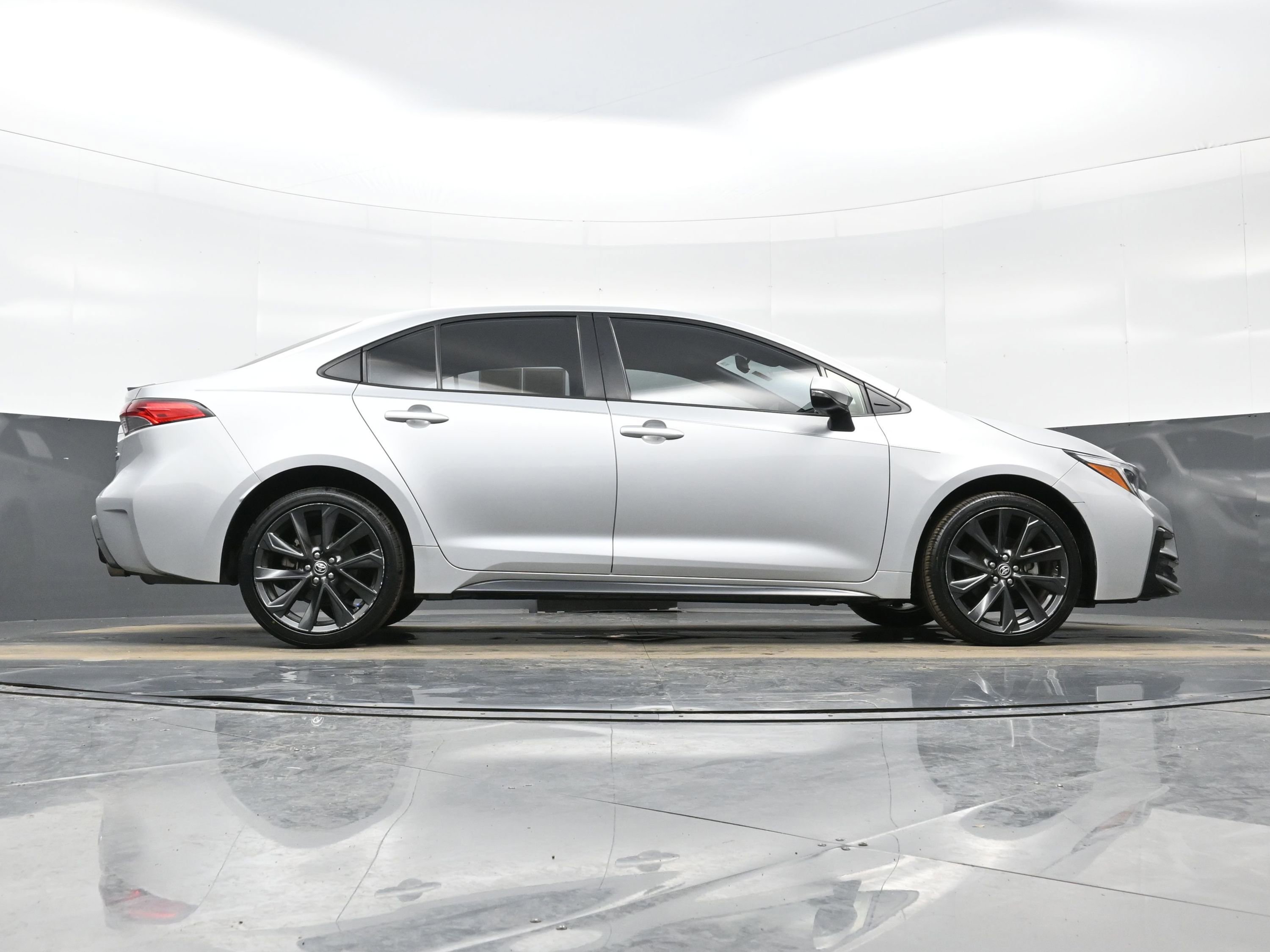 Used 2023 Toyota Corolla SE image 32