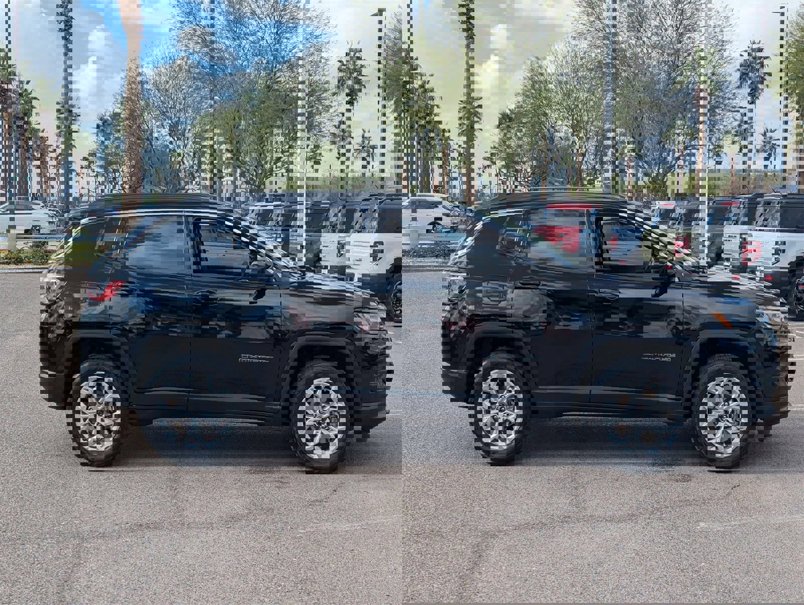 Used 2025 Jeep Compass Latitude image 28