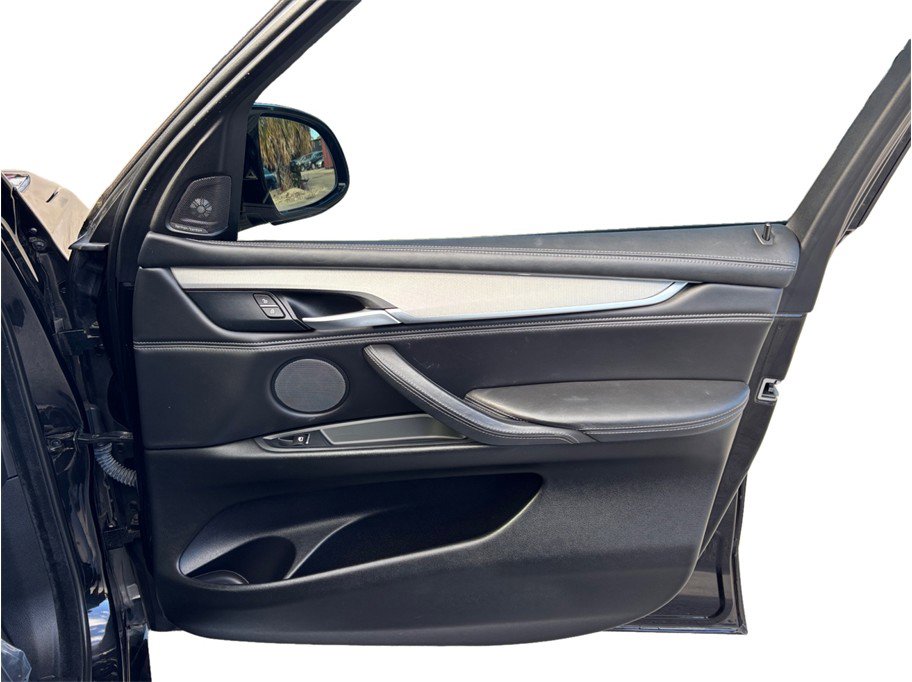 Used 2016 BMW X5 M image 53