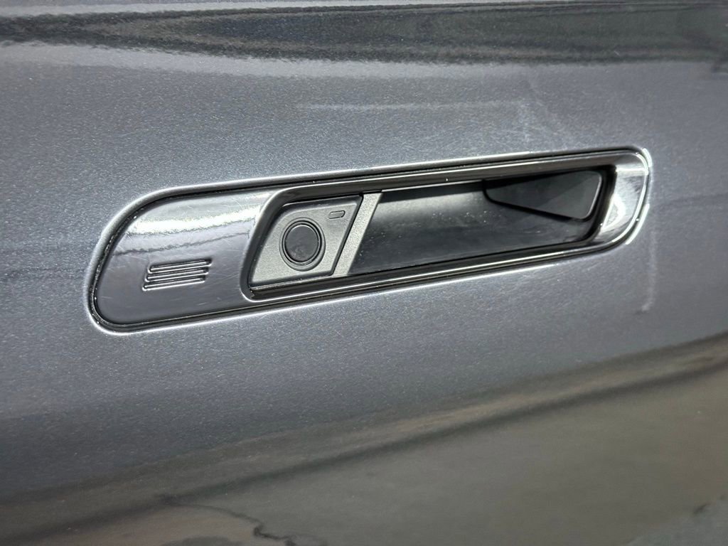 Used 2023 BMW 760i xDrive w/ Executive Package image 14