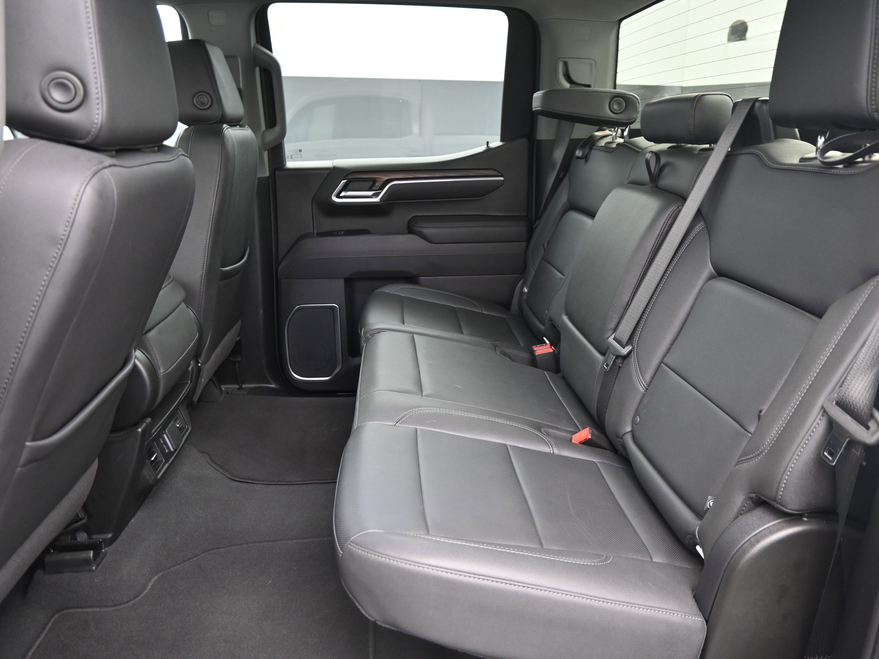 Used 2025 GMC Sierra 1500 SLT image 15