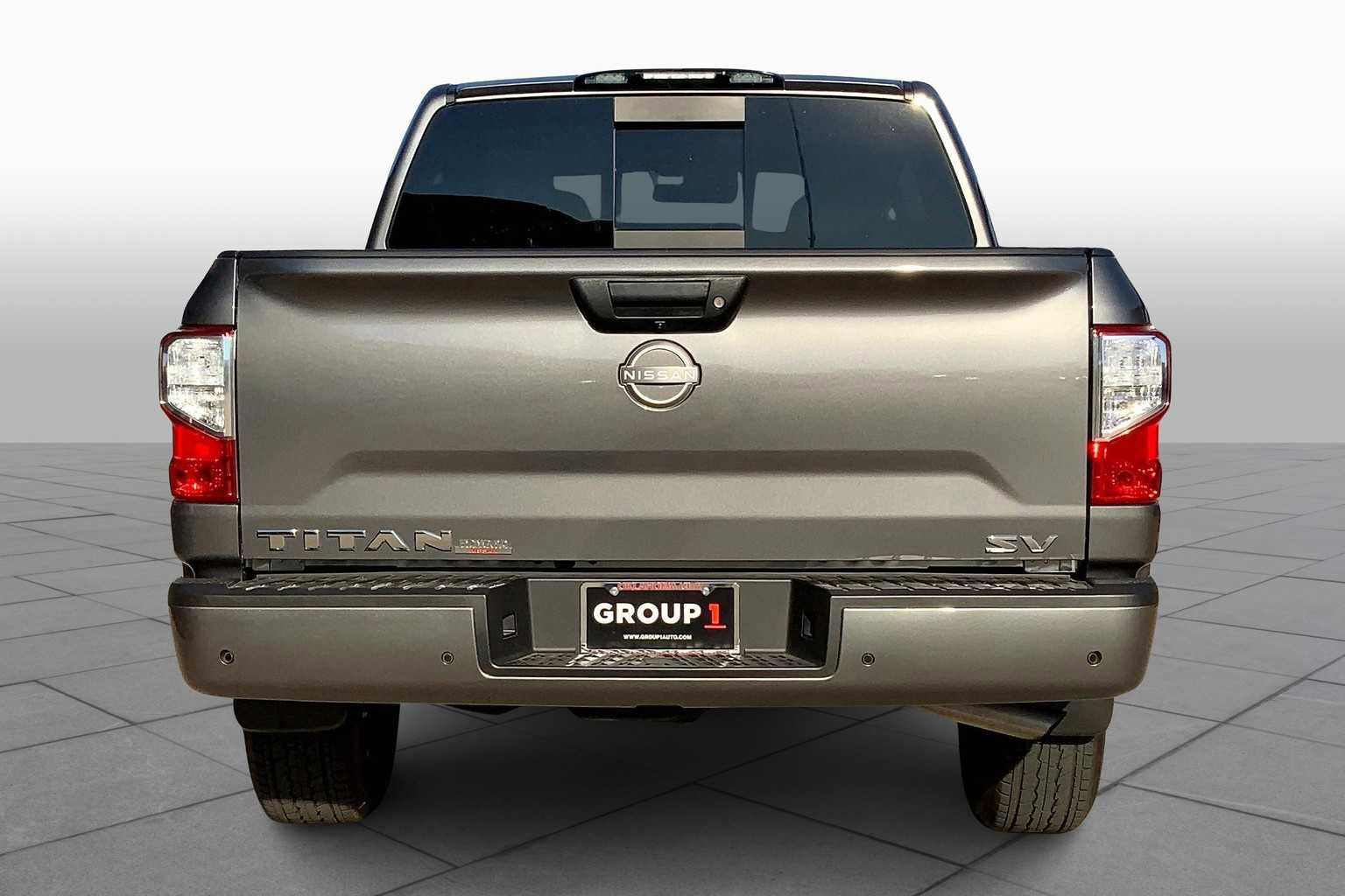 Used 2024 Nissan Titan SV w/ SV Convenience Package image 4