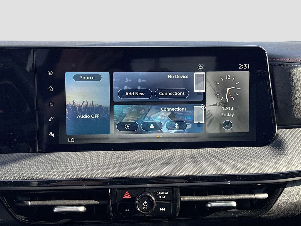 Used 2025 Nissan Kicks SR image 13