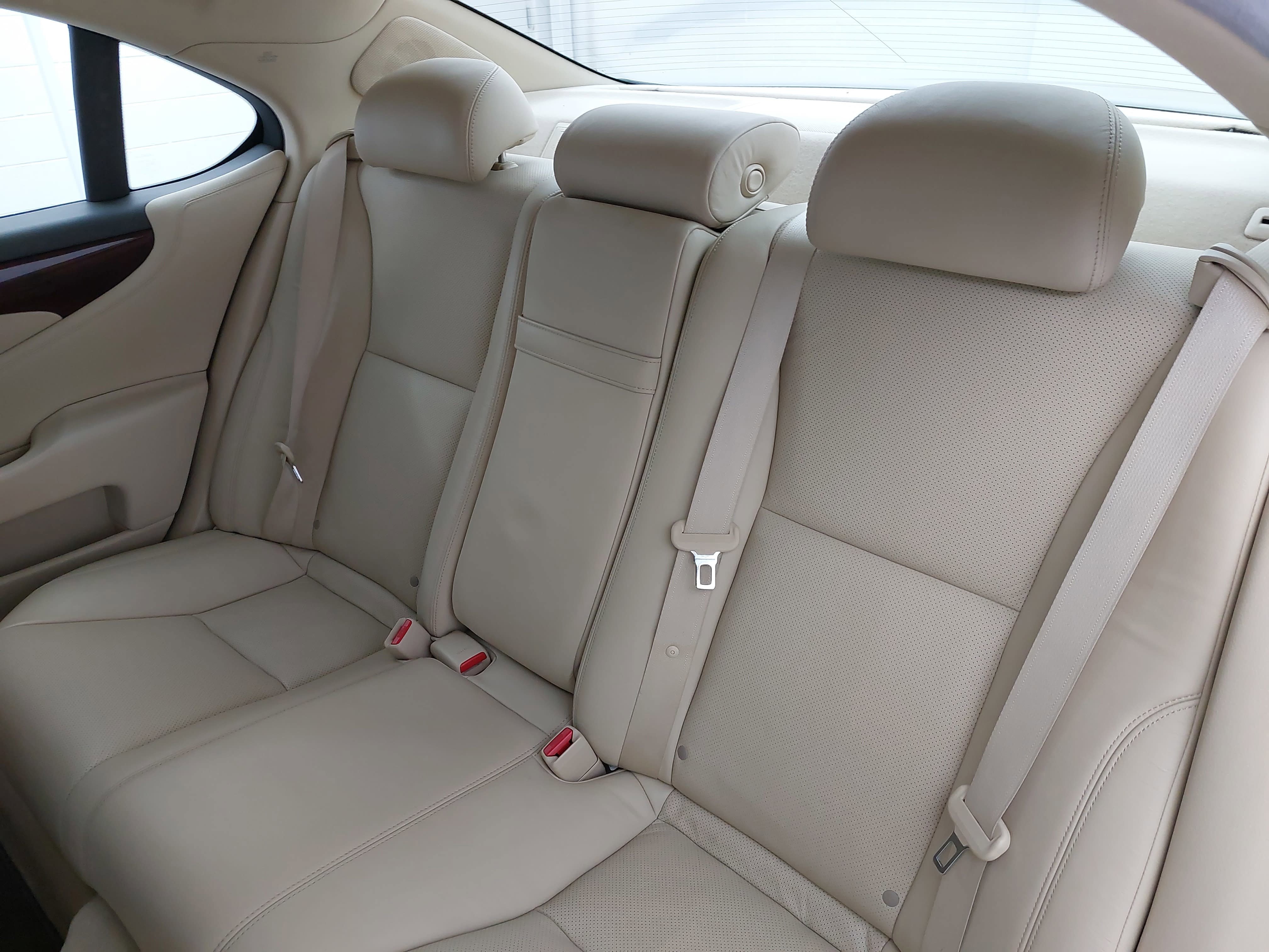 Used 2011 Lexus LS 460 w/ Luxury Value Edition RWD image 16