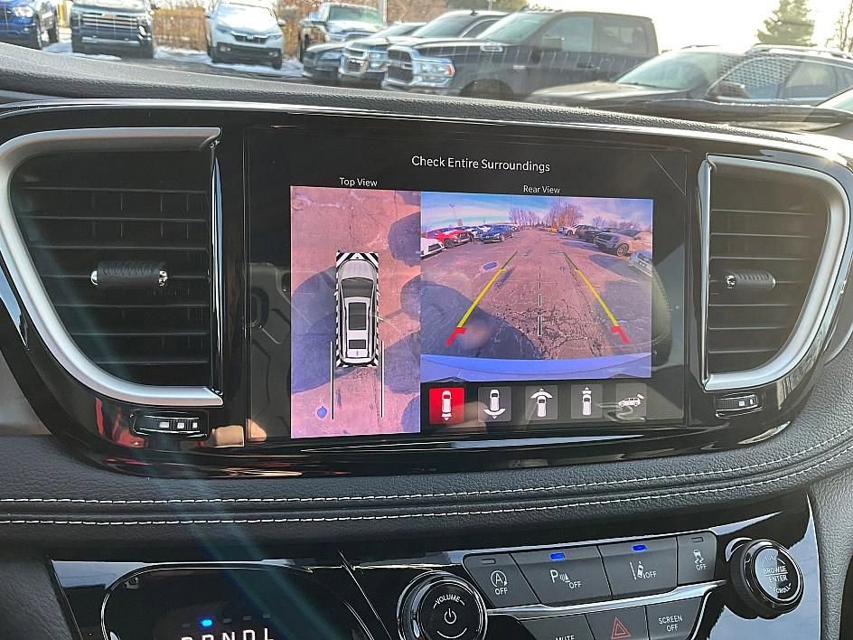 New 2026 Chrysler Pacifica Select image 25