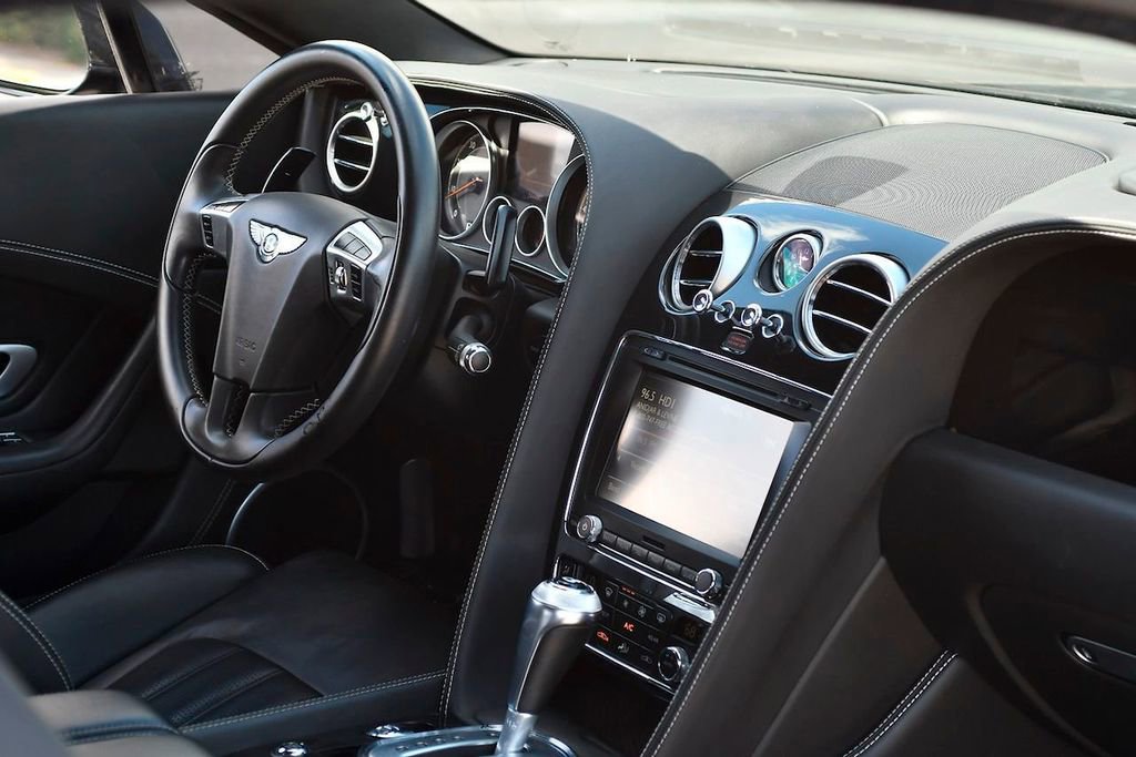 Used 2015 Bentley Continental GT image 33