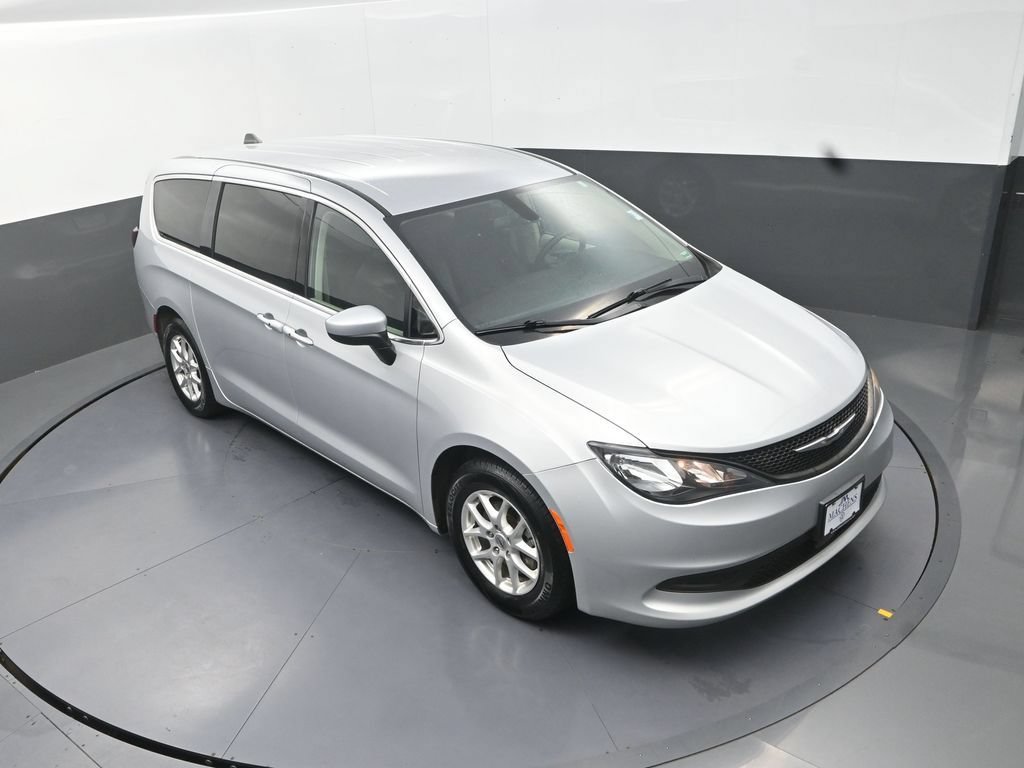 Used 2022 Chrysler Voyager LX FWD image 14