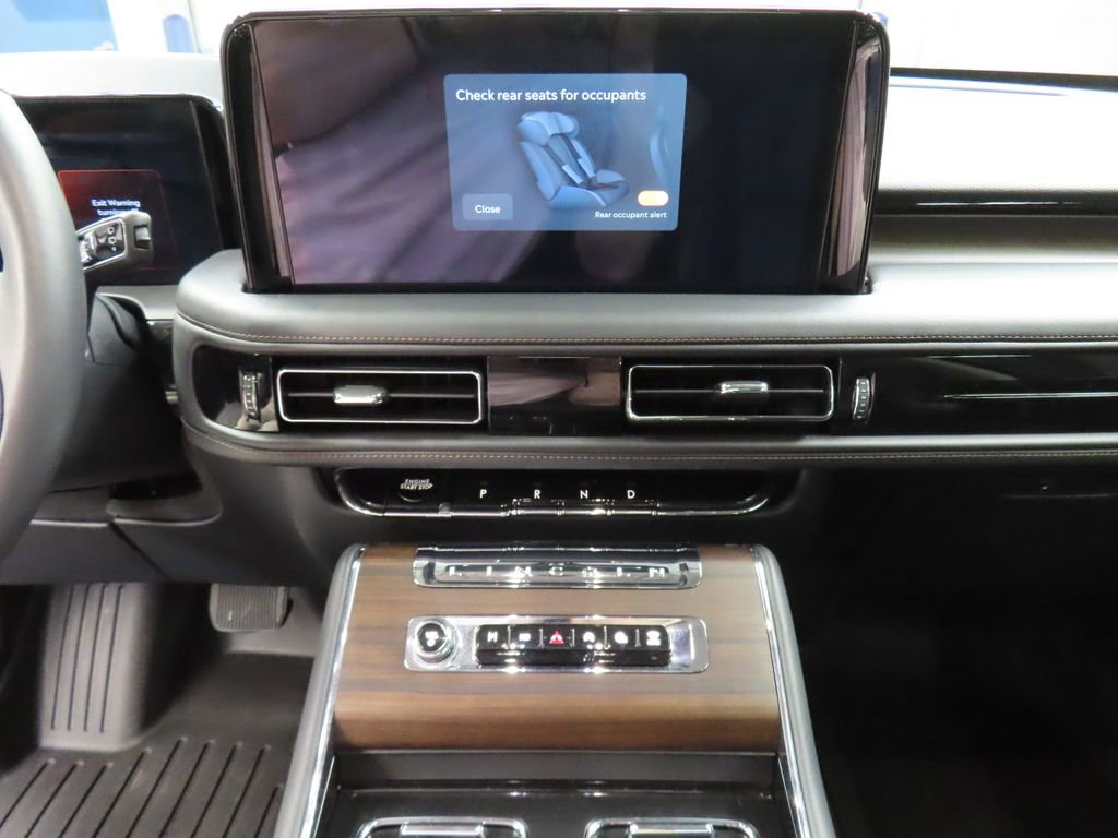 Used 2025 Lincoln Aviator Reserve w/ Jet Appearance Package AWD/4WD image 18
