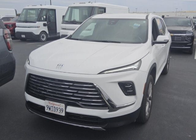 Used 2026 Buick Enclave Preferred FWD image 2