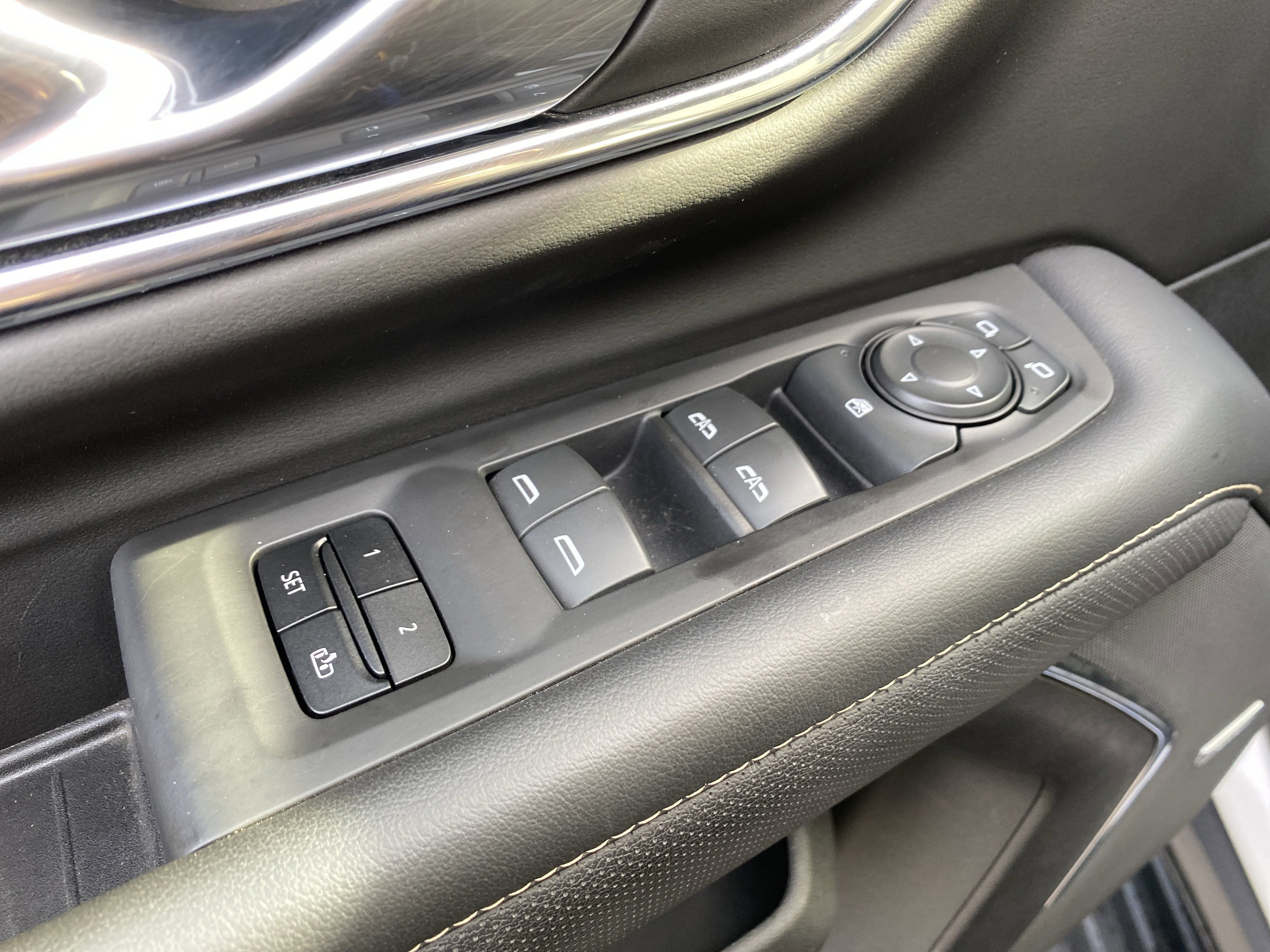 Used 2023 GMC Yukon SLT image 26