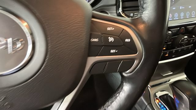 Used 2020 Jeep Grand Cherokee Altitude AWD/4WD image 16
