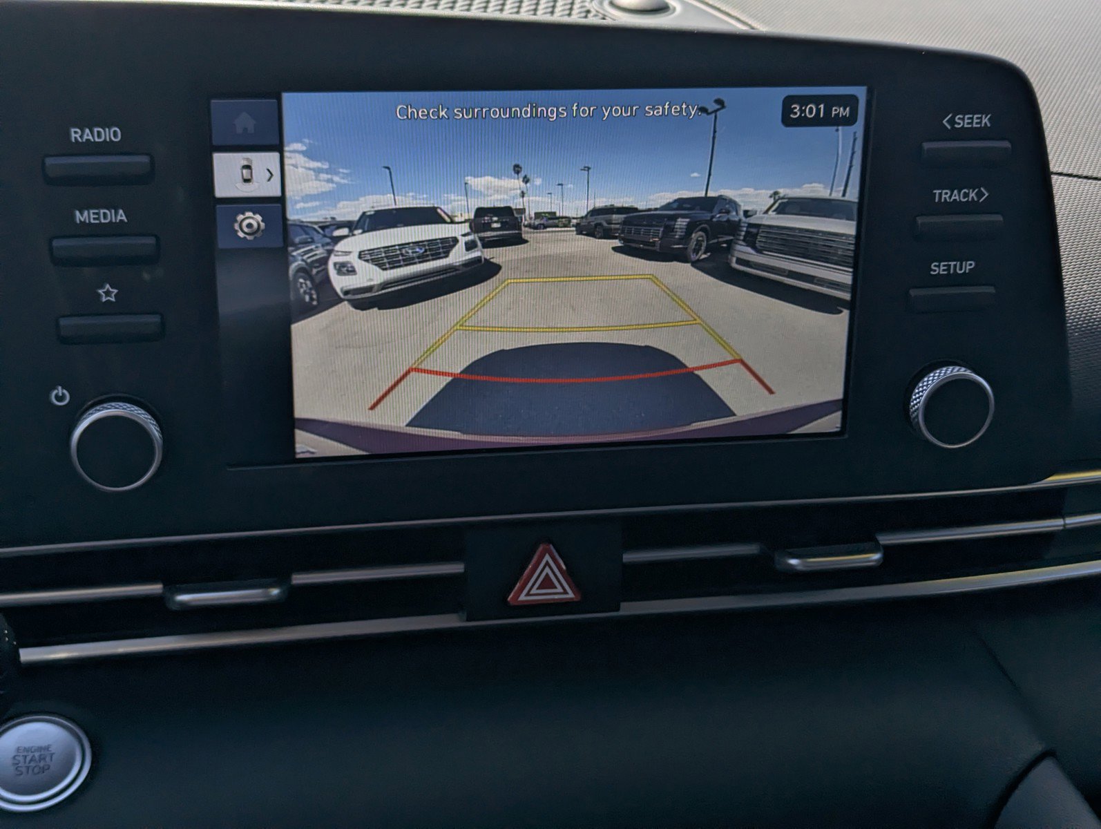 Used 2025 Hyundai Elantra Hybrid FWD image 11
