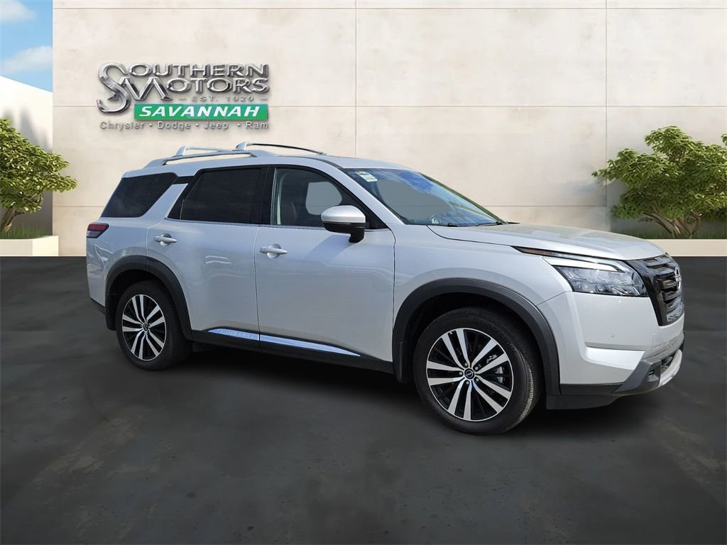 Used 2025 Nissan Pathfinder Platinum w/ Black Appearance Package image 7