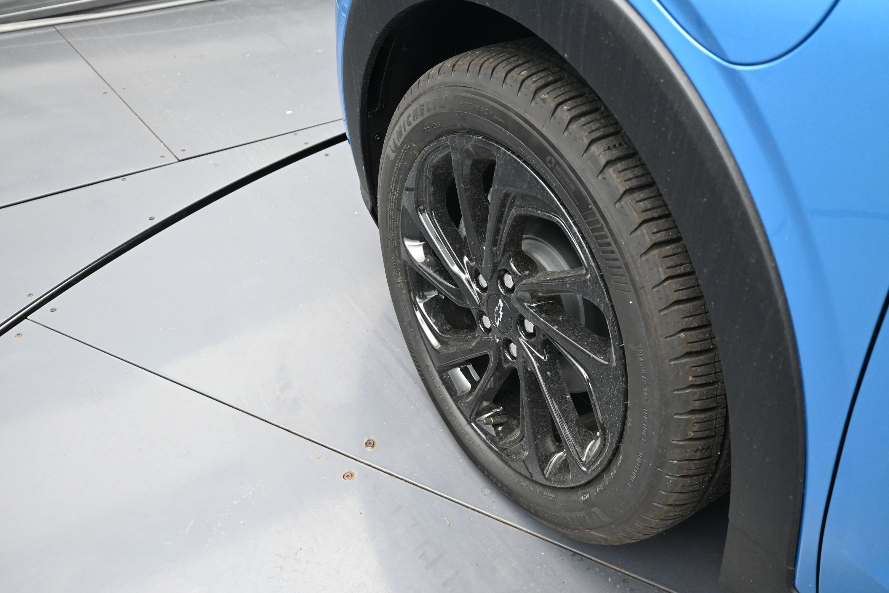 New 2027 Chevrolet Bolt RS w/ Technology Package FWD image 34