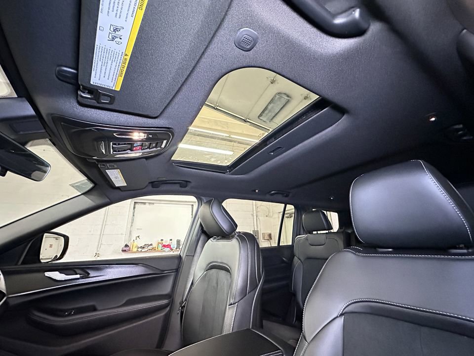 New 2025 Jeep Grand Cherokee L Altitude image 22