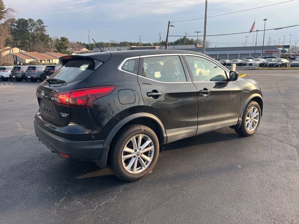 Used 2019 Nissan Rogue Sport S w/ Appearance Package image 3