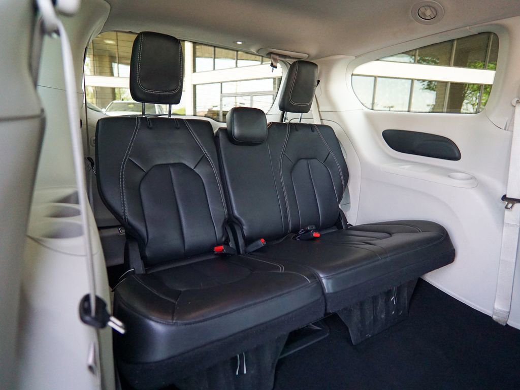 Used 2023 Chrysler Pacifica Touring-L FWD image 36