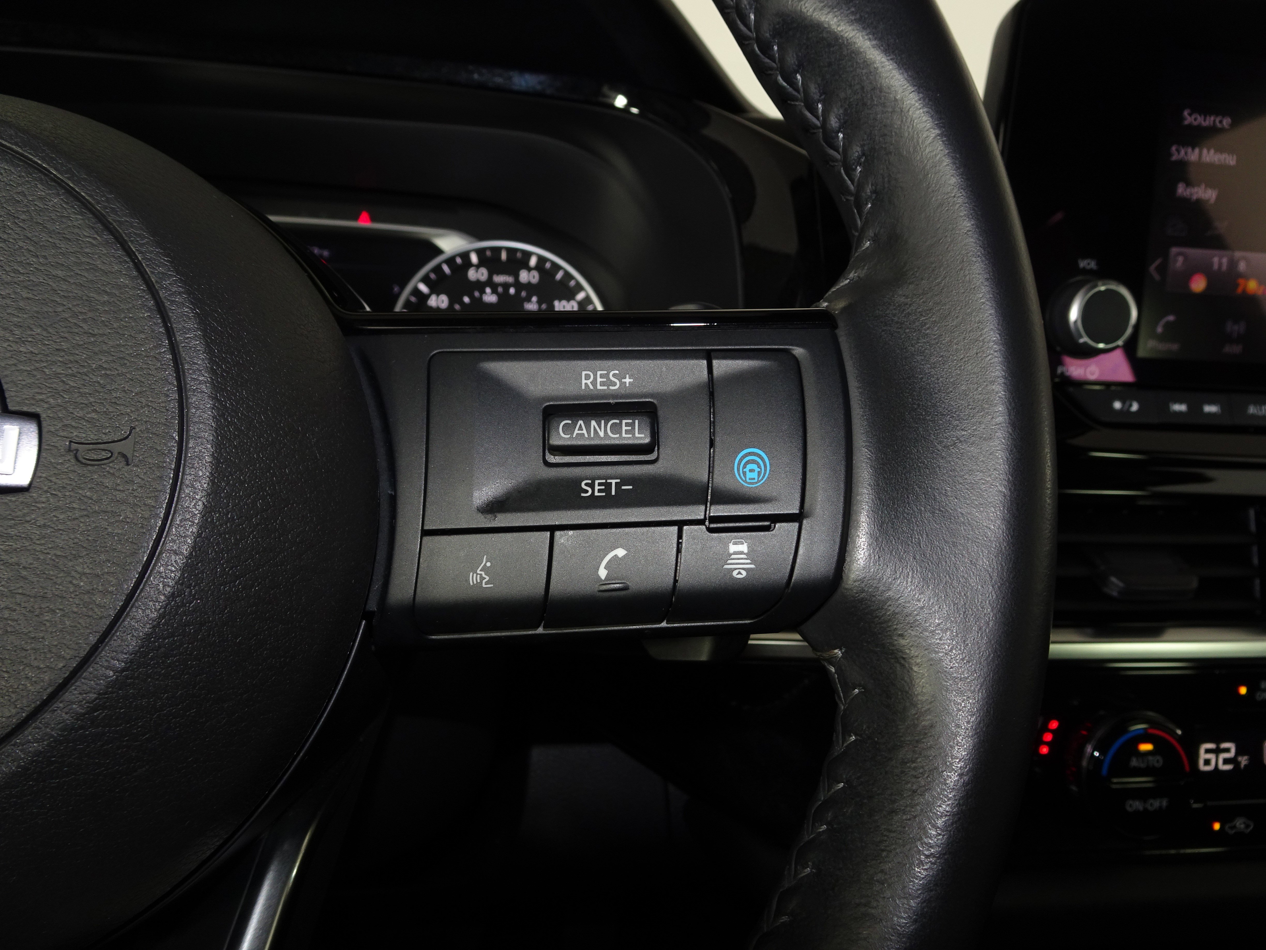 Used 2023 Nissan Pathfinder SV image 58